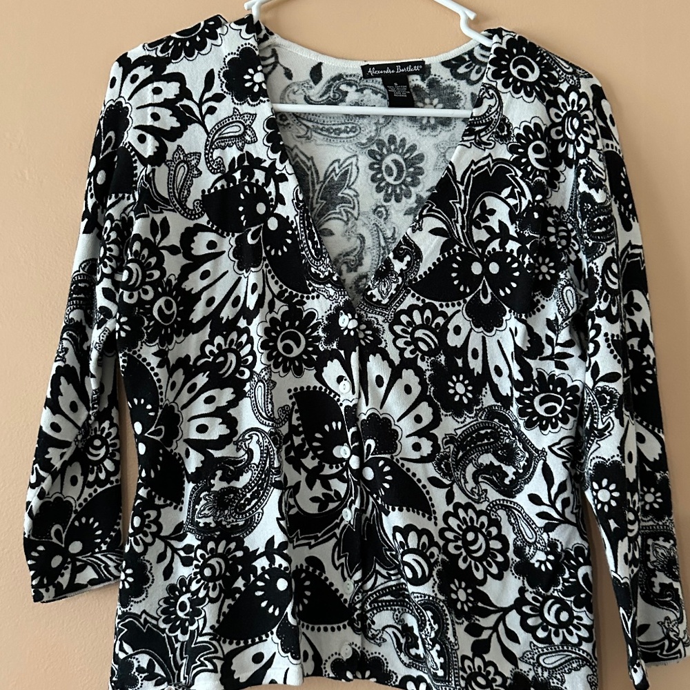 Alexandra Bartlett S White & Black Button Up 3/4 Sleeve Women's Sweater